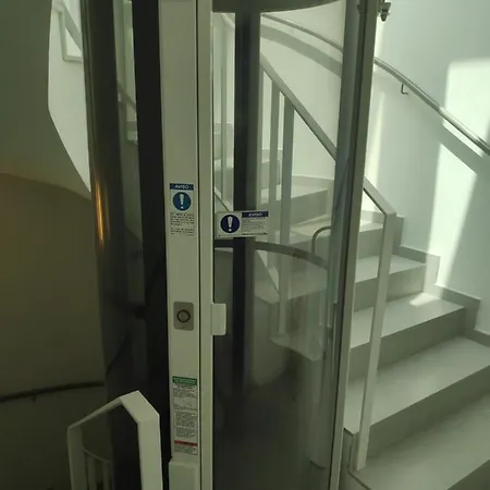 Close To The With Free Parking Apartment *