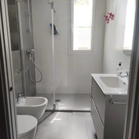 Close To The With Free Parking Apartment *